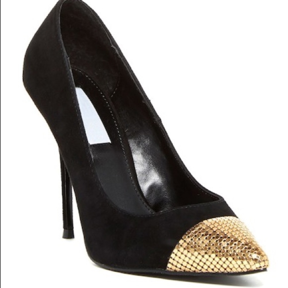 Steve Madden “Deceptive” Black/Gold Heels